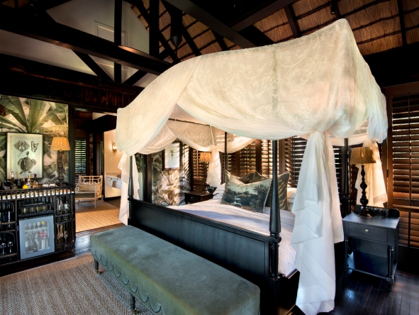 Suites are a classic safari-chic blend of contemporary simplicity, luxurious comfort and authentic natural finishes.