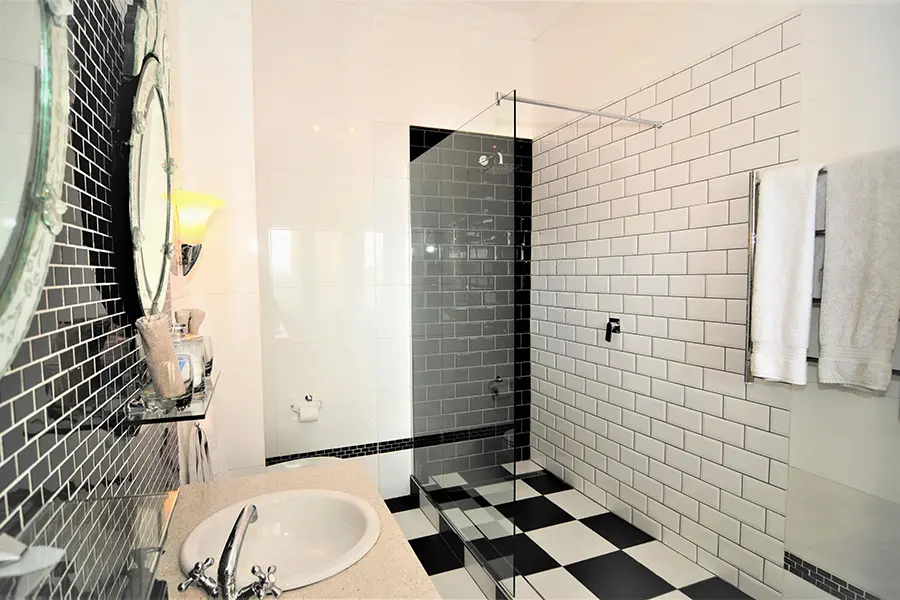 abbey-manor-luxury-guest-house-02_grand_room_14