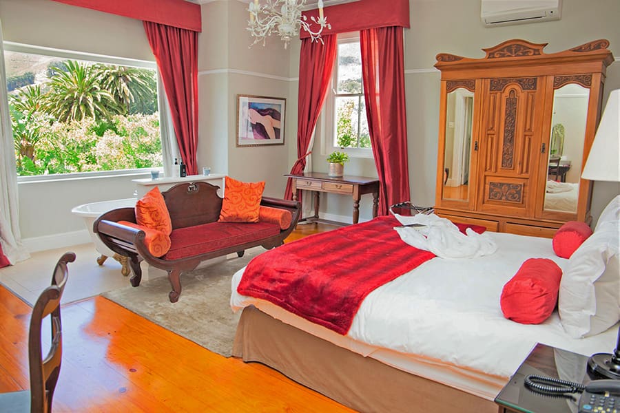 abbey-manor-luxury-guest-house-02_grand_room_301