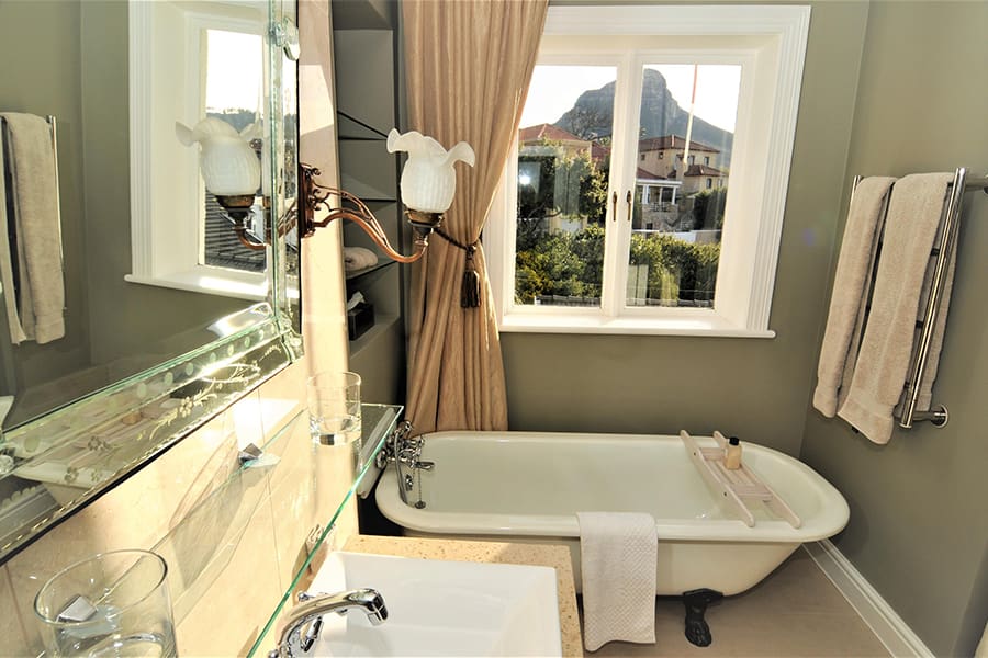 abbey-manor-luxury-guest-house-03_luxury_room_211