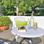 Disfrute de su café matutino en la terraza.