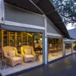 La amplia y espaciosa tienda-salón del Abu Camp es el lugar perfecto para relajarse.
