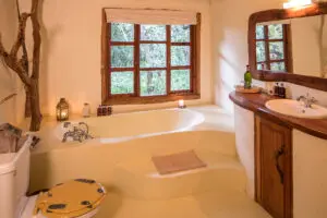 Baños en suite en Acacia Mara Bush House.