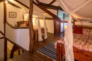 Dormitorio abuhardillado que los niños adorarán.