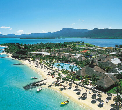 Aerial view of Paradis Beachcomber Golf Resort & Spa. 