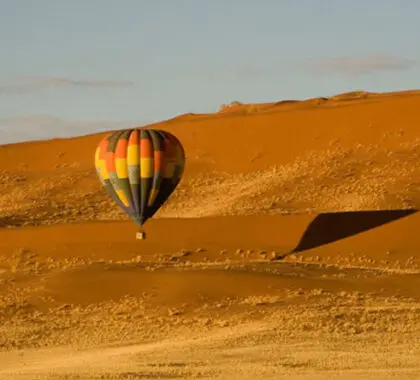 La escala de los vastos campos de dunas de Namibia se aprecia mejor desde el aire.