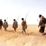Únase a un grupo de rastreadores bosquimanos en el desierto del Kalahari de Botsuana para conocer un mundo perdido.