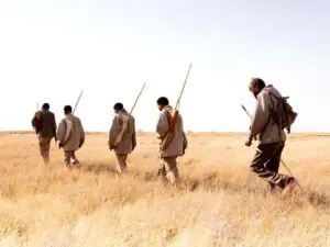 Únase a un grupo de rastreadores bosquimanos en el desierto del Kalahari de Botsuana para conocer un mundo perdido.