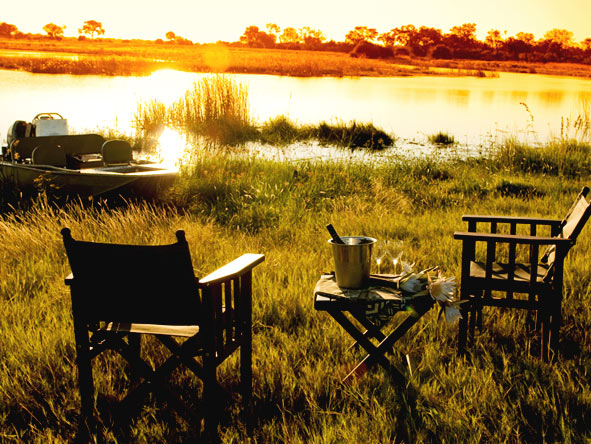 Finish the day off in style with a cold drink & an African sunset on one of our luxury safaris.