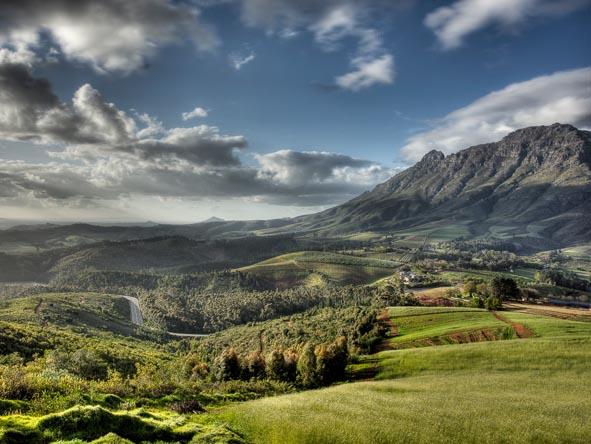 The stunning scenery & culinary delights of the Winelands are just a short drive from Cape Town.