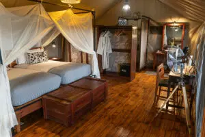 Interno della camera Linyanti Ebony.