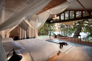 Interno della camera da letto del Thorntree River Lodge.
