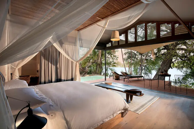 Interior del dormitorio del Thorntree River Lodge.