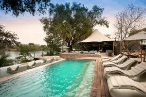 La piscina principale del Thorntree River Lodge.