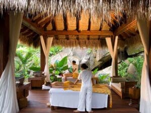 Muchos balnearios cuentan con salas de tratamiento para parejas, ¡ideales para los recién casados que quieren compartirlo todo!