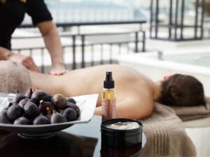 El Cape Grace es uno de los mejores hoteles de Ciudad del Cabo. Disfrute de un masaje Kalahari y de una cena privada en el spa.