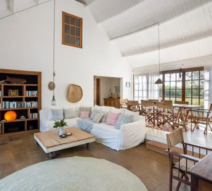 Alex House Lounge.