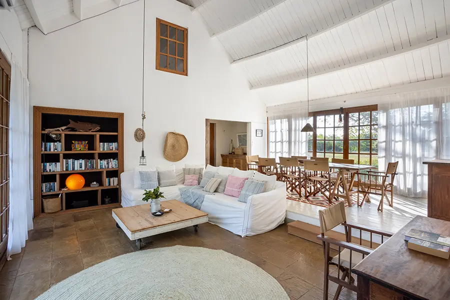 Alex House Lounge.