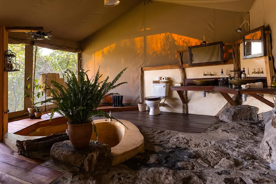 alex-walker-serian-the-original-tent-4-en-suite-bathroom