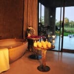En los lodges Sabi Sabi se cuidan todos los detalles, hasta los pétalos de rosa y las velas.