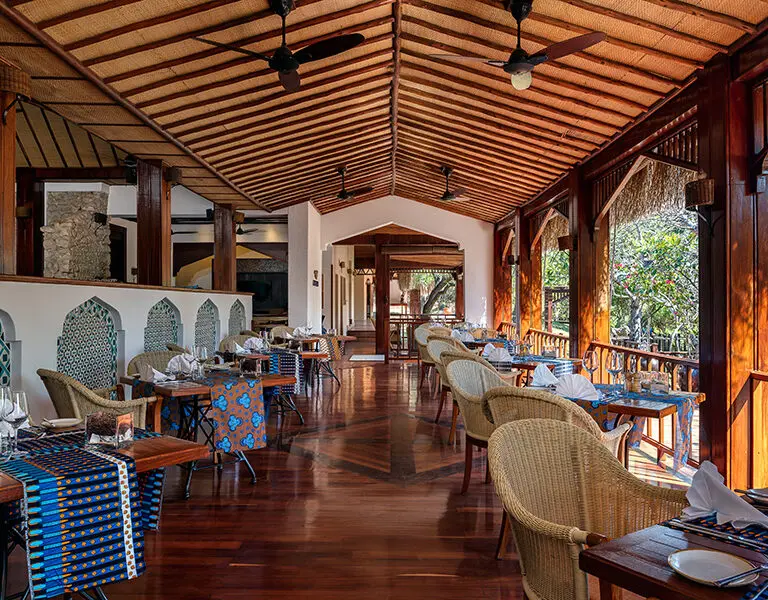 anantara_bazaruto_island_resort_restaurant_golfinho_dinner