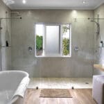 Cuarto de baño en suite.