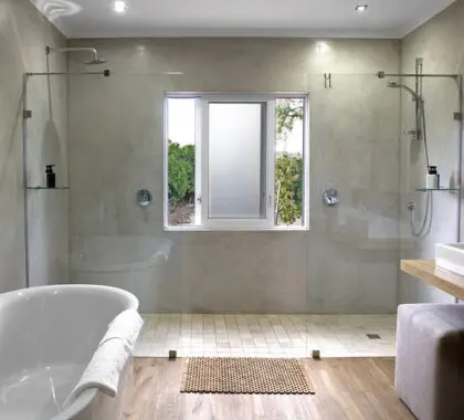 Cuarto de baño en suite.