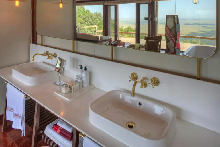 Cuarto de baño en Angama Mara.