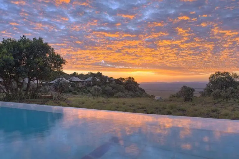 Piscina de borde liso.