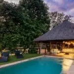 Piscina principal del Arathusa Safari Lodge.