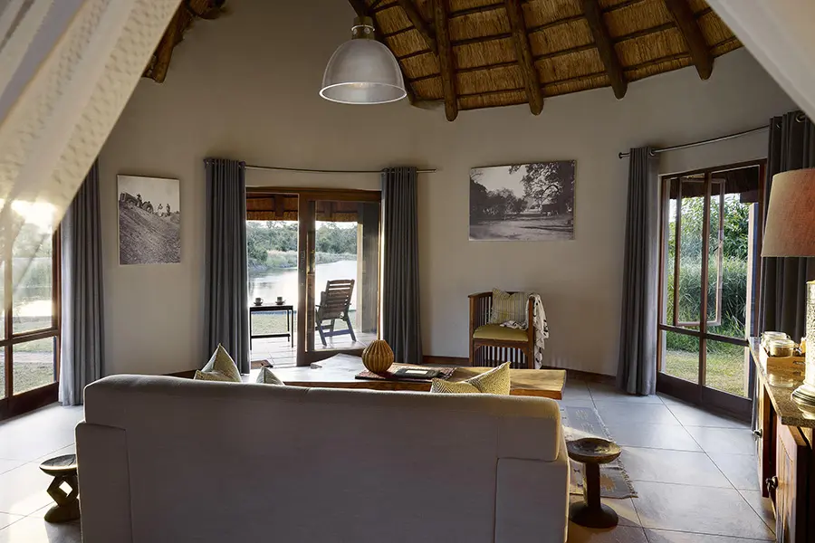 arathusa-safari-lodge-sabi-sands-kruger-sa-waterhole-facing-suite_3