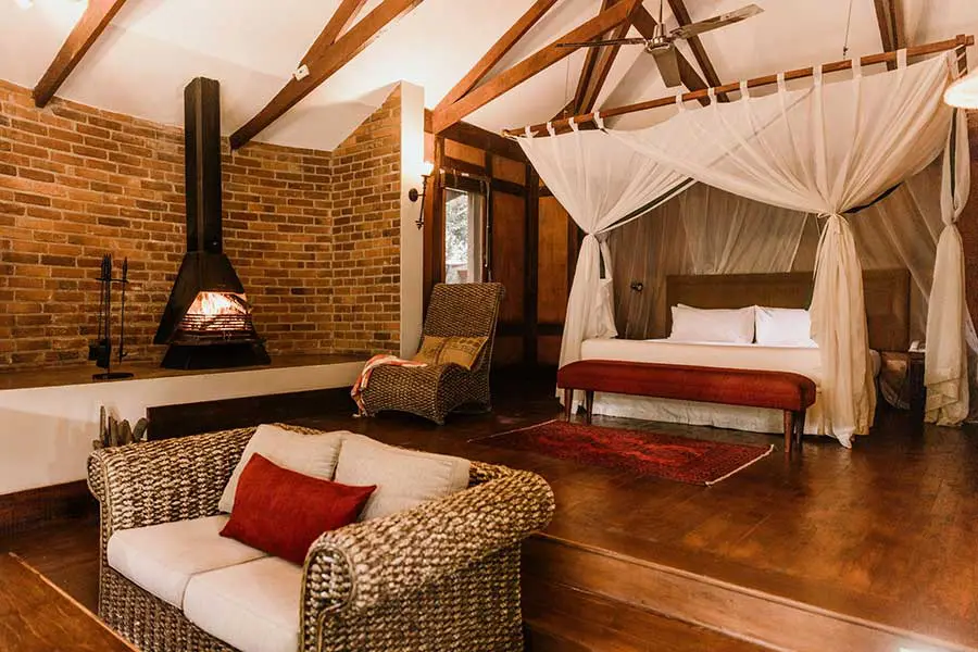 Interior de la cabaña Arusha Coffee Lodge.