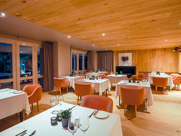 The dining room has a tranquil Scandinavian feel to it, with the timber giving it depth & warmth.

