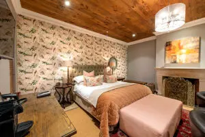 Individually decorated, each of the suites at Avondrood has a unique & welcoming ambience.