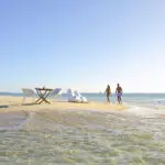 Un picnic en la playa con estilo y a distancia. 