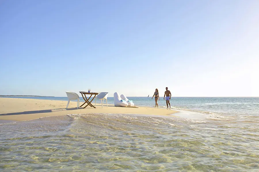 A stylish & remote beach picnic. 