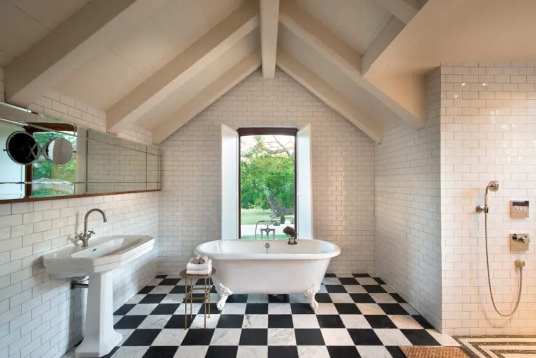 Luxurious en-suite marble bathrooms.