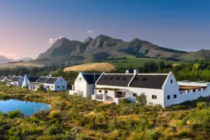 babylonstoren-cape-winelands-fynbos-family-house-and-the-simonsberg-mountain