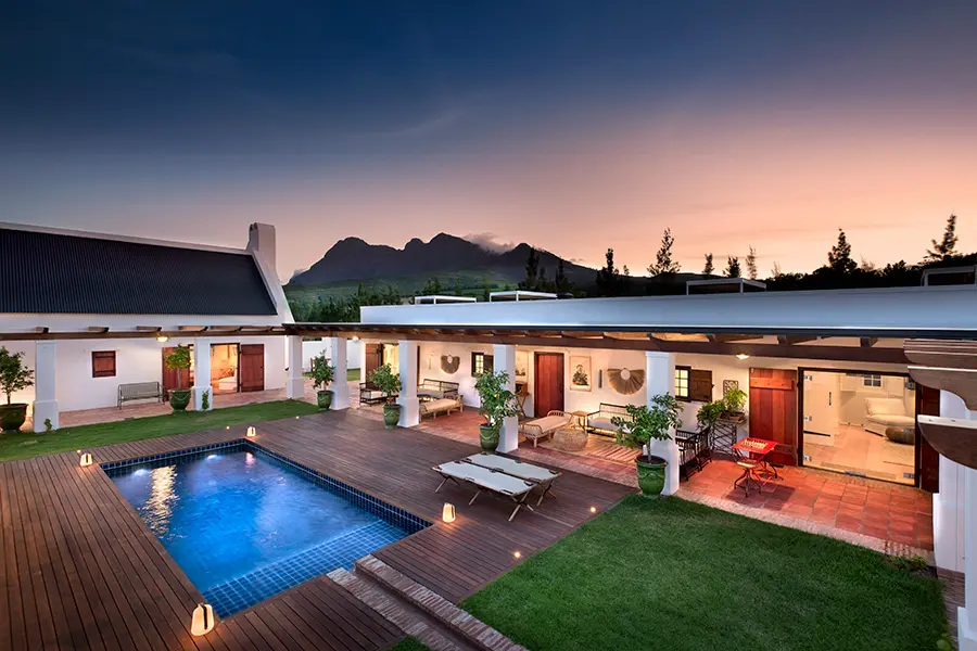 babylonstoren-cape-winelands-fynbos-family-house-courtyard-at-dusk