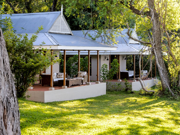 Eight suites sit on the Zambezi River bank, tucked among tamarind & jackalberry trees.