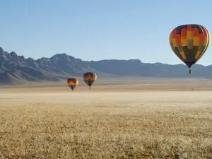 Ballonsafari's in de Namib woestijn zijn de beste manier om een van de meest dramatische landschappen van Afrika te bekijken.