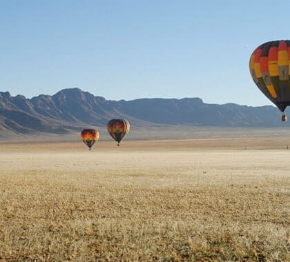 Los safaris en globo por el desierto del Namib son la mejor forma de contemplar uno de los paisajes más espectaculares de África.