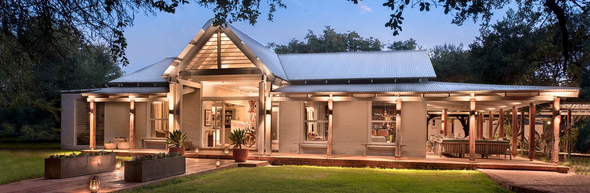 Banner-Morukuru-Farm-House---exterior-view