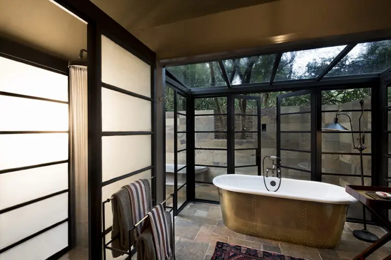 Each spacious suite features an en suite bathroom.