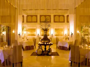 El Comedor de los Sultanes es un marco bello y glamuroso donde podrá disfrutar tanto de buffet como a la carta.