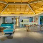El diseño de planta abierta del Beach Bungalow 52 facilita el entretenimiento.