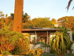 Perfecto para amigos y familias, Beach Bungalow 52 está muy bien escondido a pesar de su ubicación en la playa.