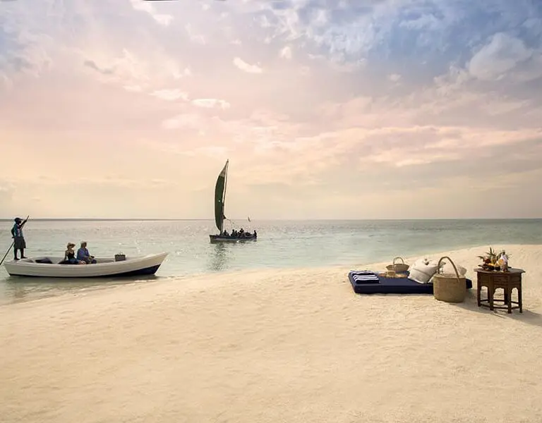 A castaway-style island picnic | Benguerra Island Lodge