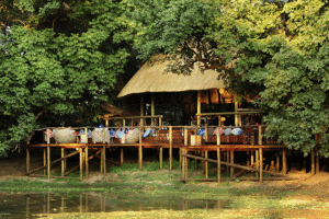 Campamento de safari íntimo y remoto en Luangwa Sur.