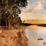 Lugar para desayunar a orillas del río.